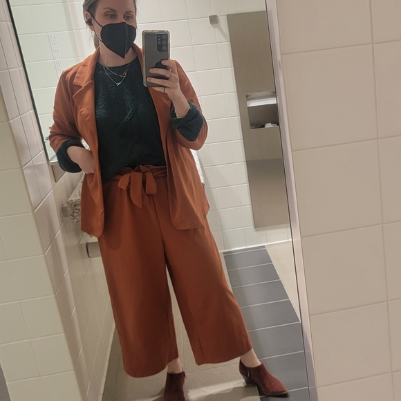 Meet your Posher, April - Picture 3 of 4